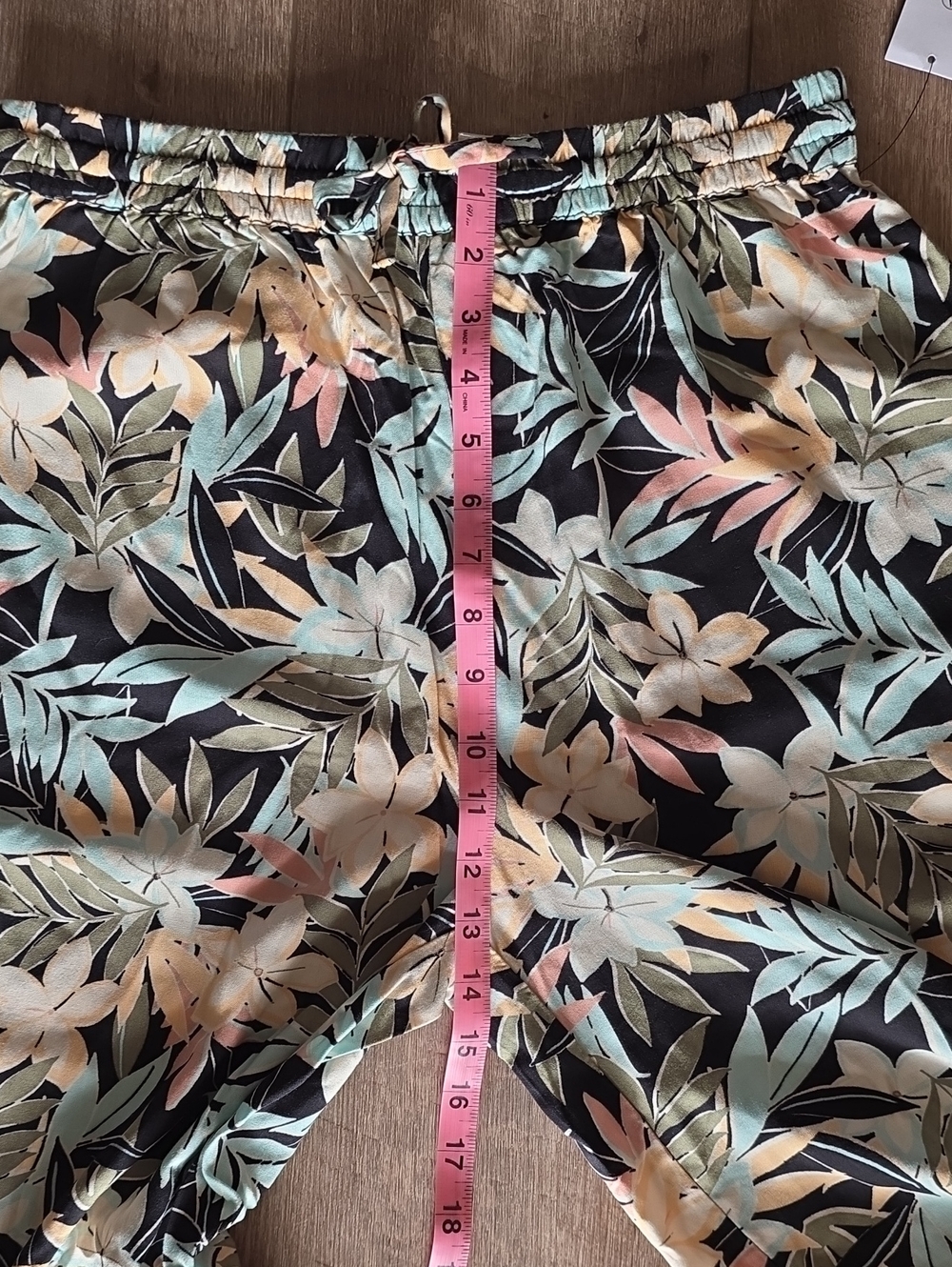 Volcom Hi Tide Wide Leg Crop Beach Pants Viscose Elastic Waist Tropical M NWT - Picture 10 of 13